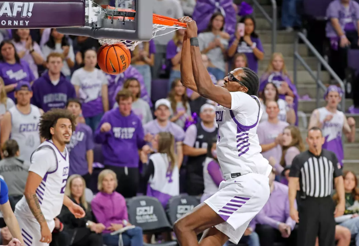 GCU Dennis Evans #14 dunk sends Lopes into Frenzy (Photo: David Kadlubowski/GCU Athletics)