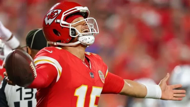 PATRICK MAHOMES KANSAS CITY CHIEFS
