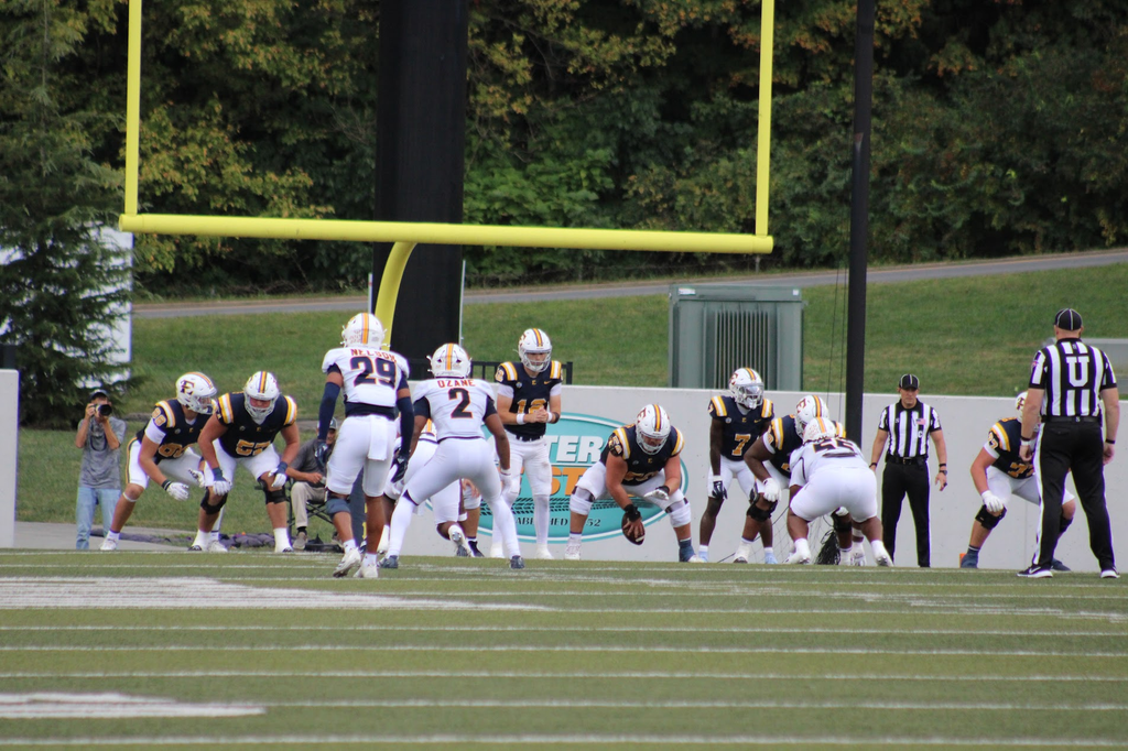 ETSU Bucs QB Jason Mims sets the play